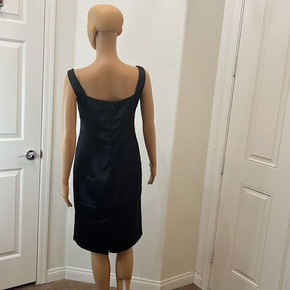 Sangria Size 6 Little Black Dress Body-Con  Slimming Back Slit - Picture 6 of 10